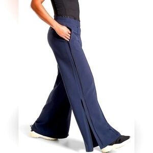 NWOT Athleta Metropolis Wide leg pant (SOLD OUT)